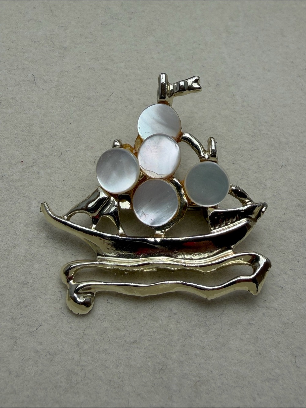 Vintage gold-Tone Mother-of-Pearl Sailboat Brooch - Women Jewelry
